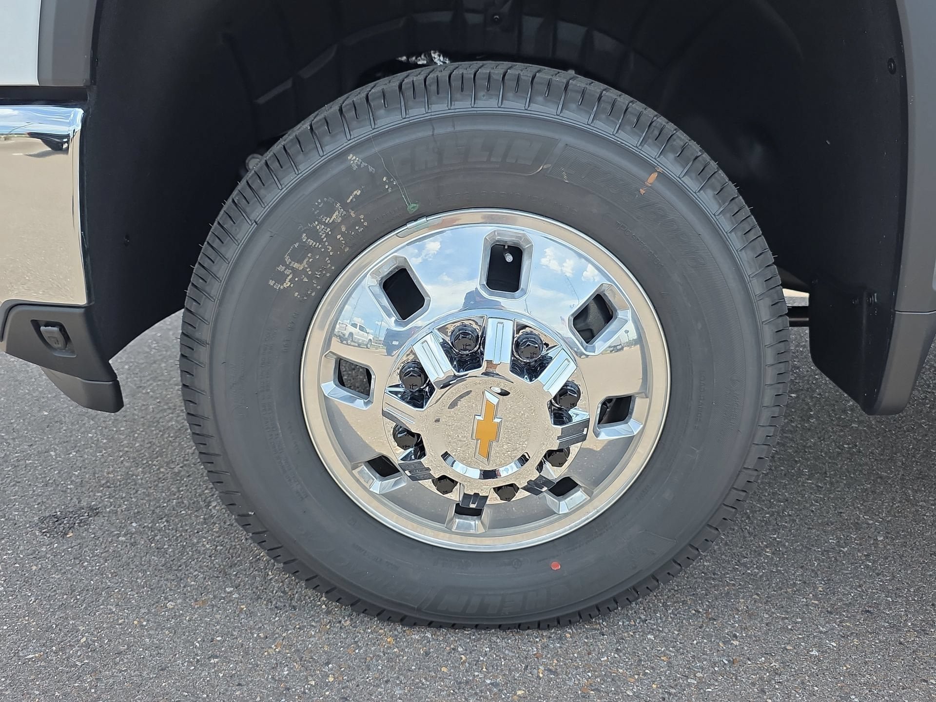 New 2026 Chevrolet Silverado 3500 LTZ w/ LTZ Convenience Package AWD/4WD image 9