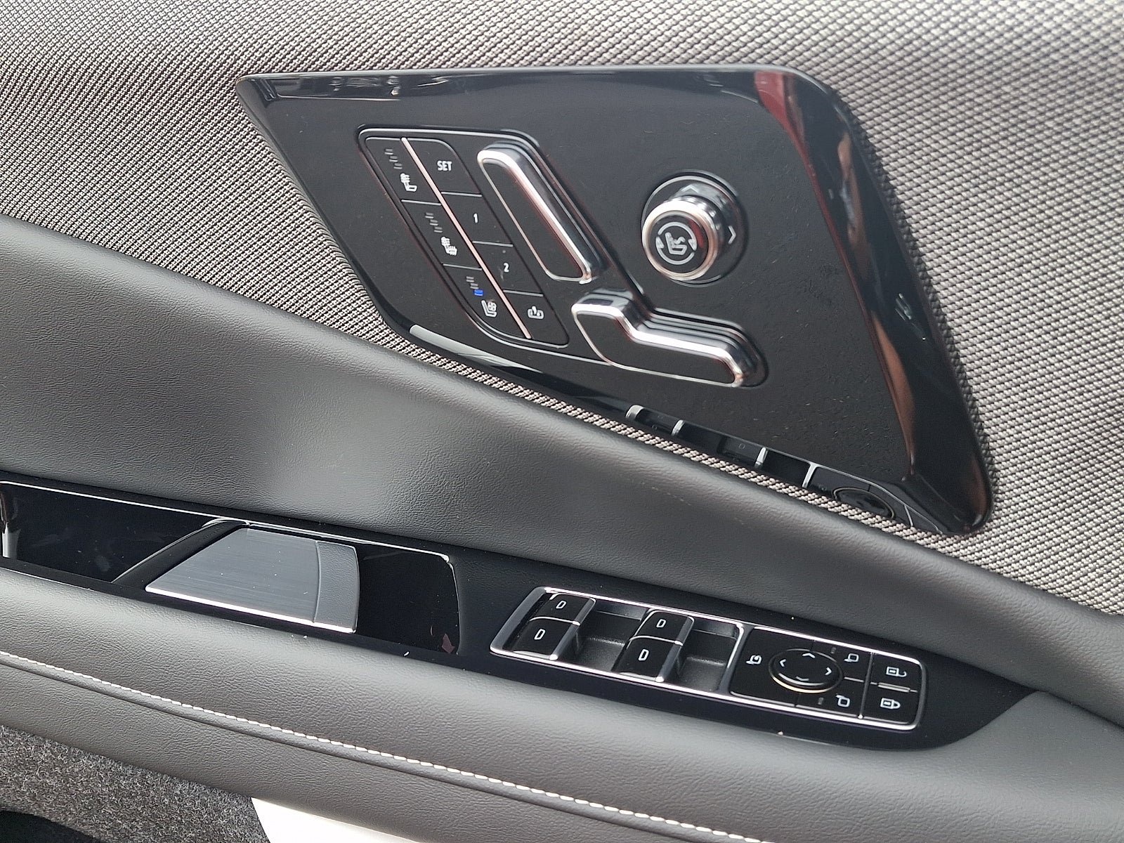 Certified 2025 Cadillac Optiq Sport 2 AWD/4WD image 15