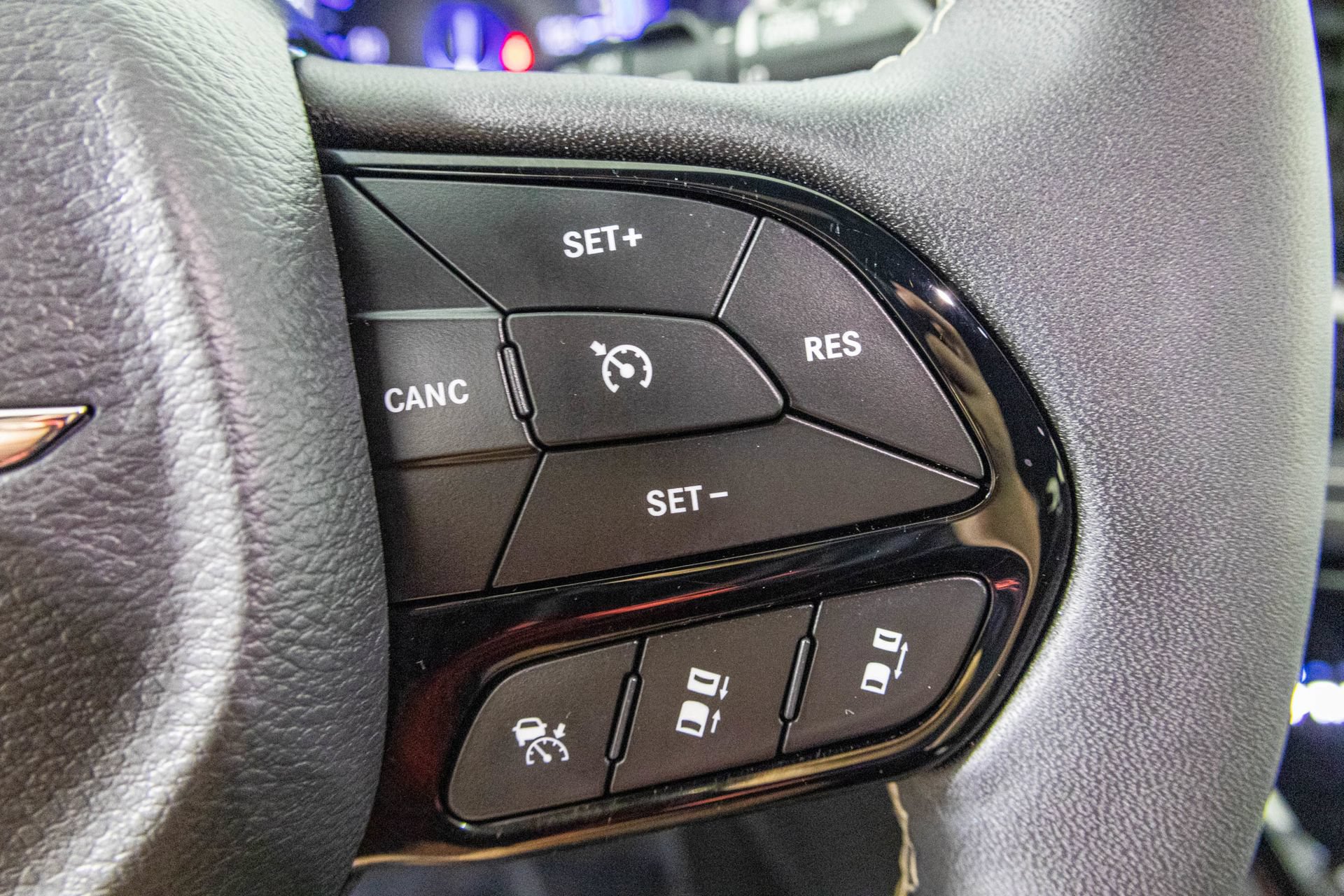 Used 2023 Chrysler Pacifica Touring FWD image 30