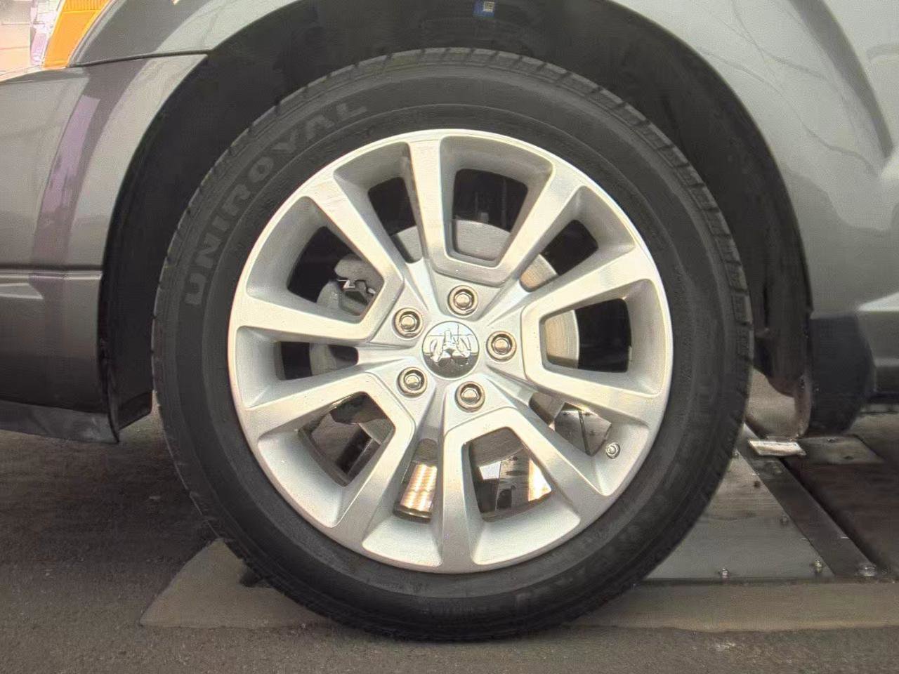 Used 2011 Dodge Caliber Heat w/ Security Group FWD image 9