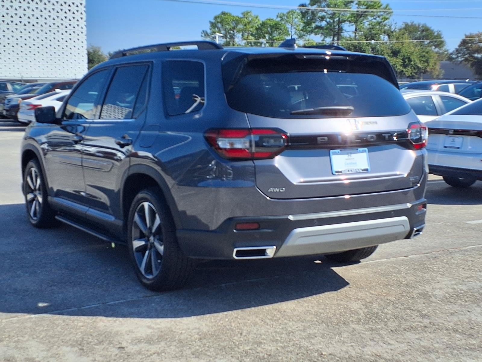 Used 2024 Honda Pilot Elite image 3