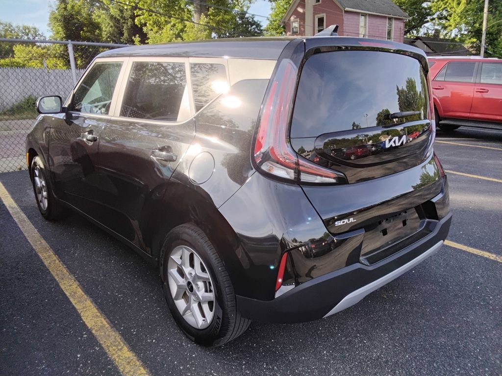 Used 2025 Kia Soul S FWD image 6