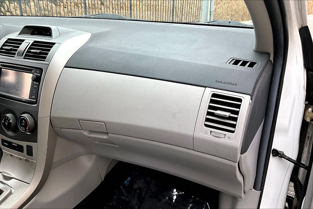 Used 2013 Toyota Corolla LE w/ Premium Pkg image 27