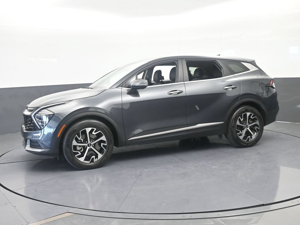 Used 2024 Kia Sportage EX FWD image 2