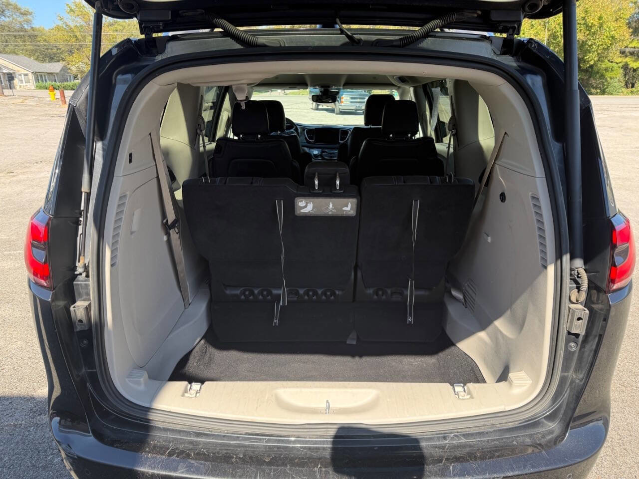 Used 2021 Chrysler Pacifica Touring-L image 20