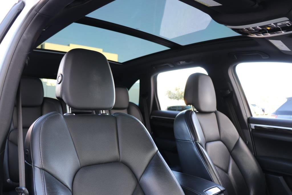 Used 2018 Porsche Cayenne S image 59