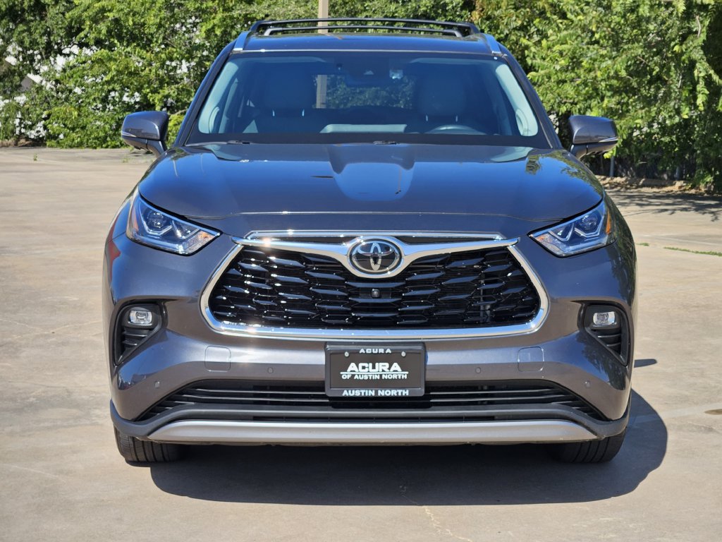 Used 2024 Toyota Highlander Platinum AWD/4WD image 2