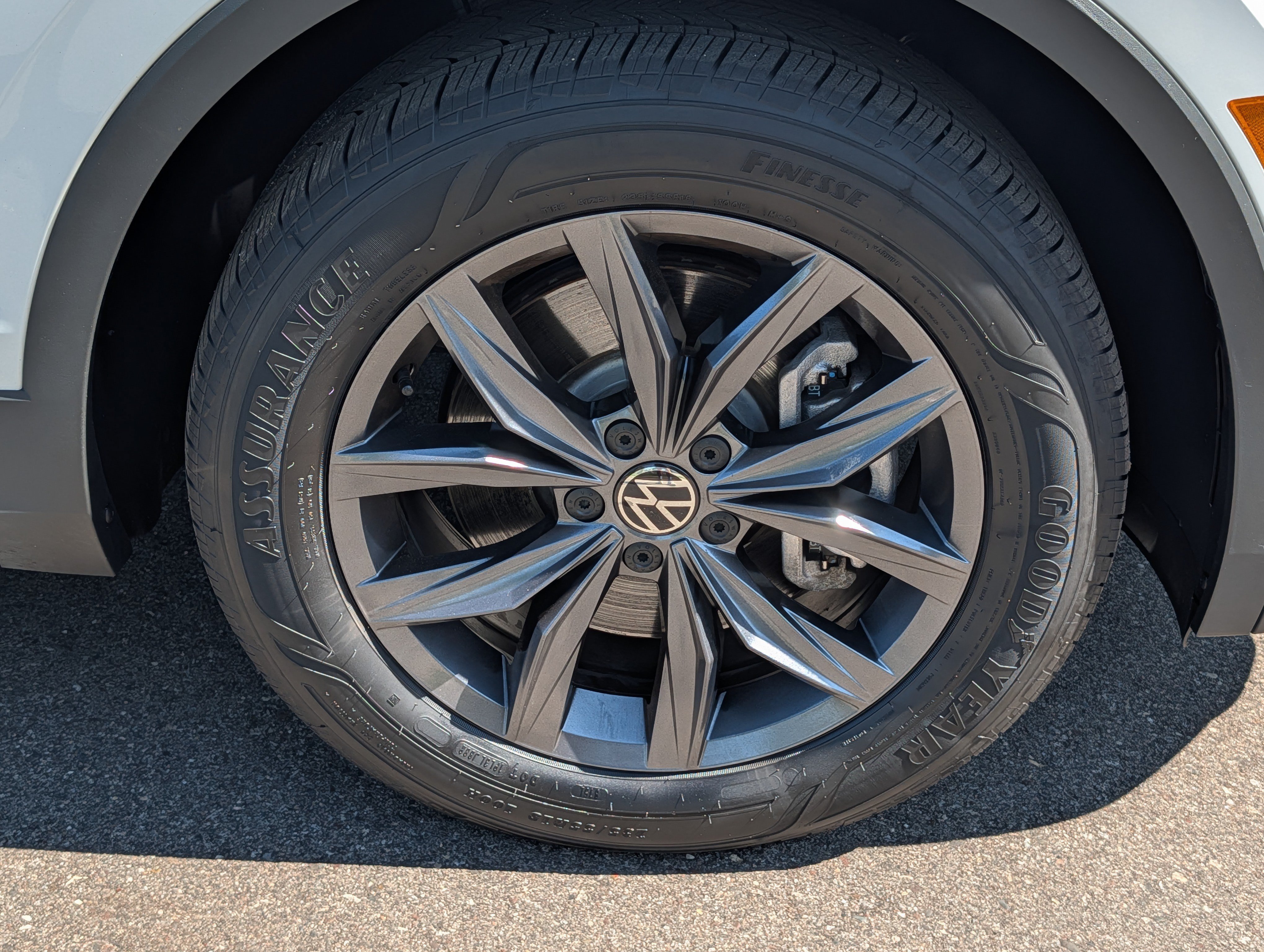 Certified 2024 Volkswagen Tiguan SE AWD/4WD image 15