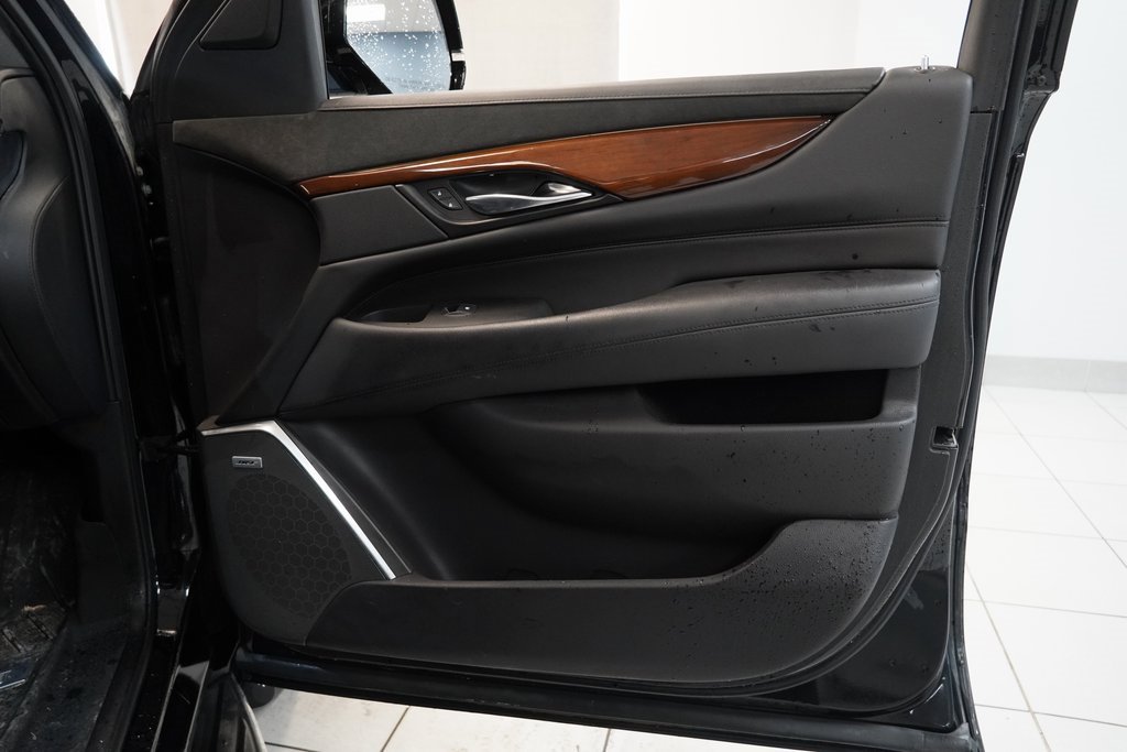 Used 2020 Cadillac Escalade ESV Luxury image 36