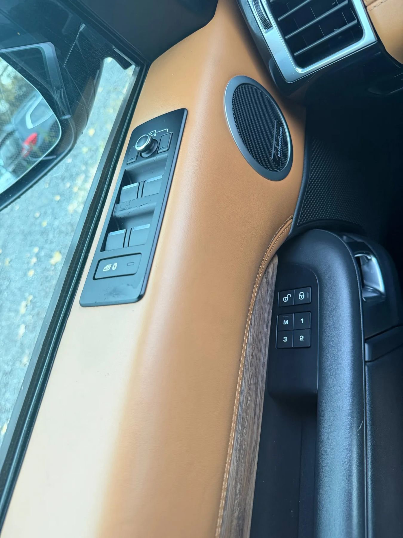 Used 2019 Land Rover Discovery HSE Luxury AWD/4WD image 24