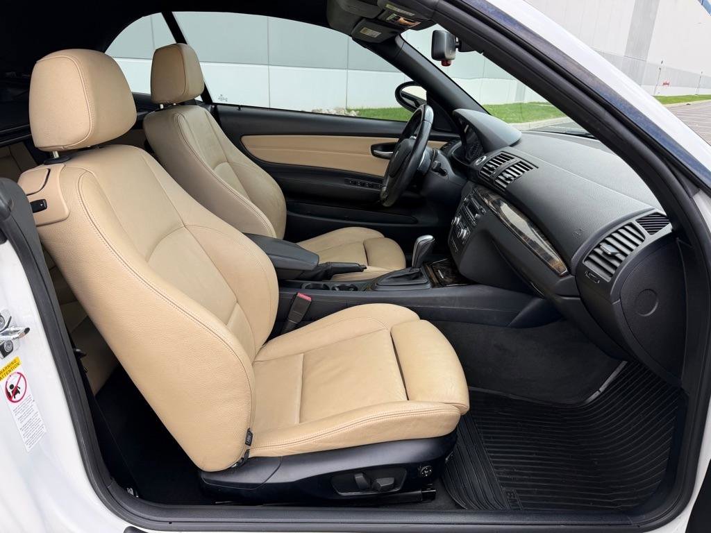 Used 2009 BMW 135i Convertible RWD image 16