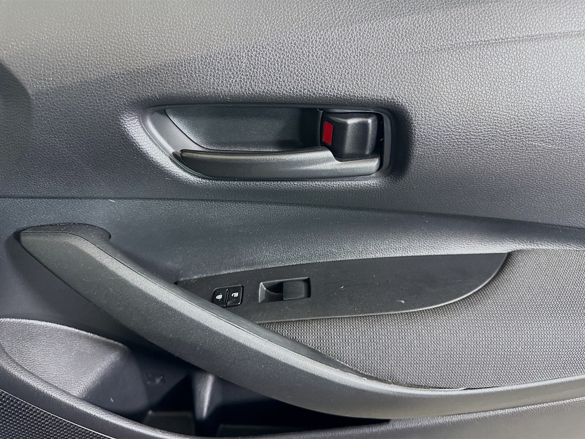 Used 2022 Toyota Corolla LE FWD image 30