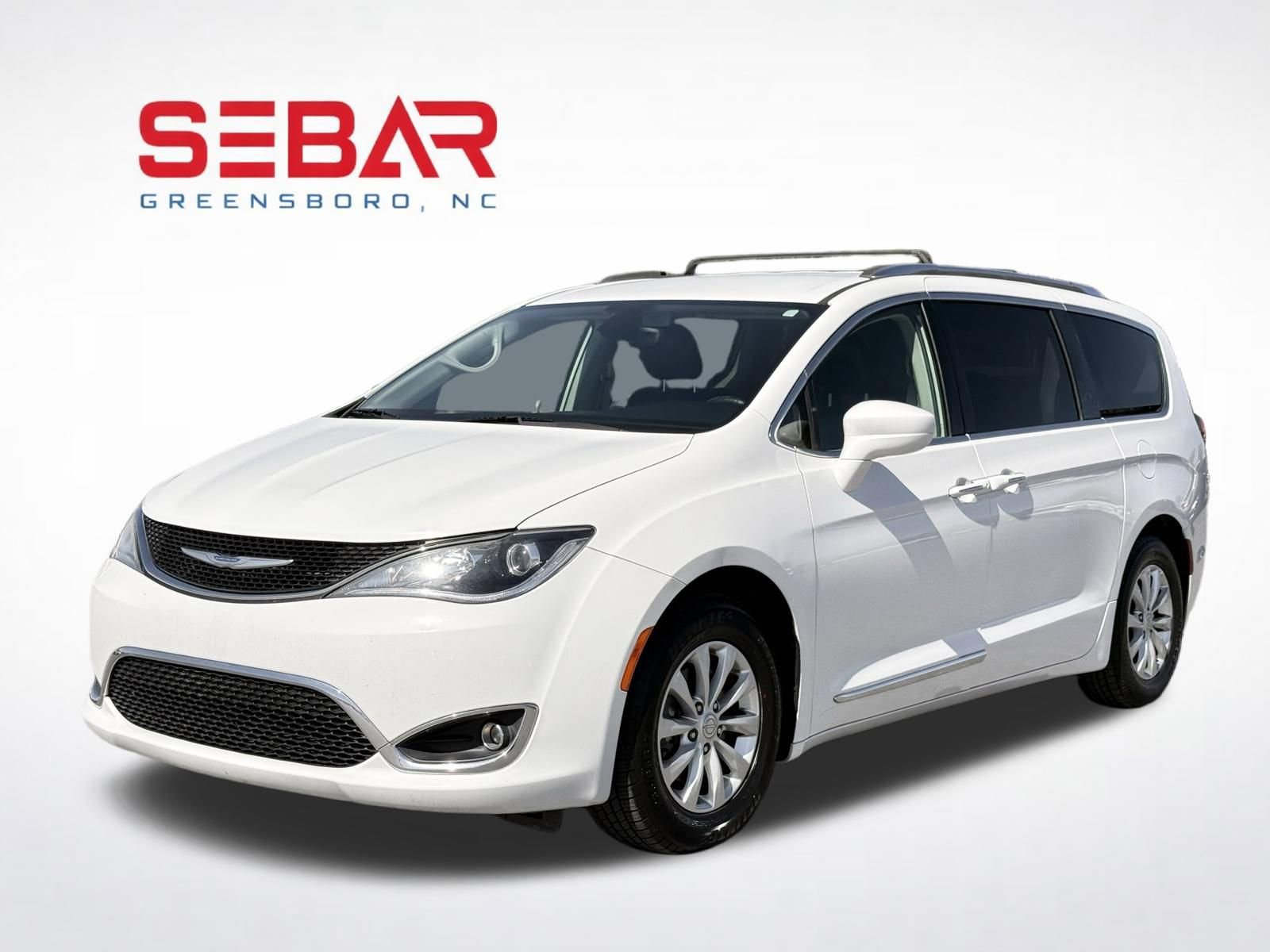 Used 2018 Chrysler Pacifica Touring-L image 2