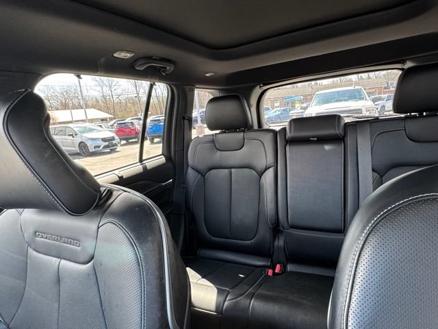 Used 2023 Jeep Grand Cherokee Overland w/ Luxury Tech Group IV AWD/4WD image 32