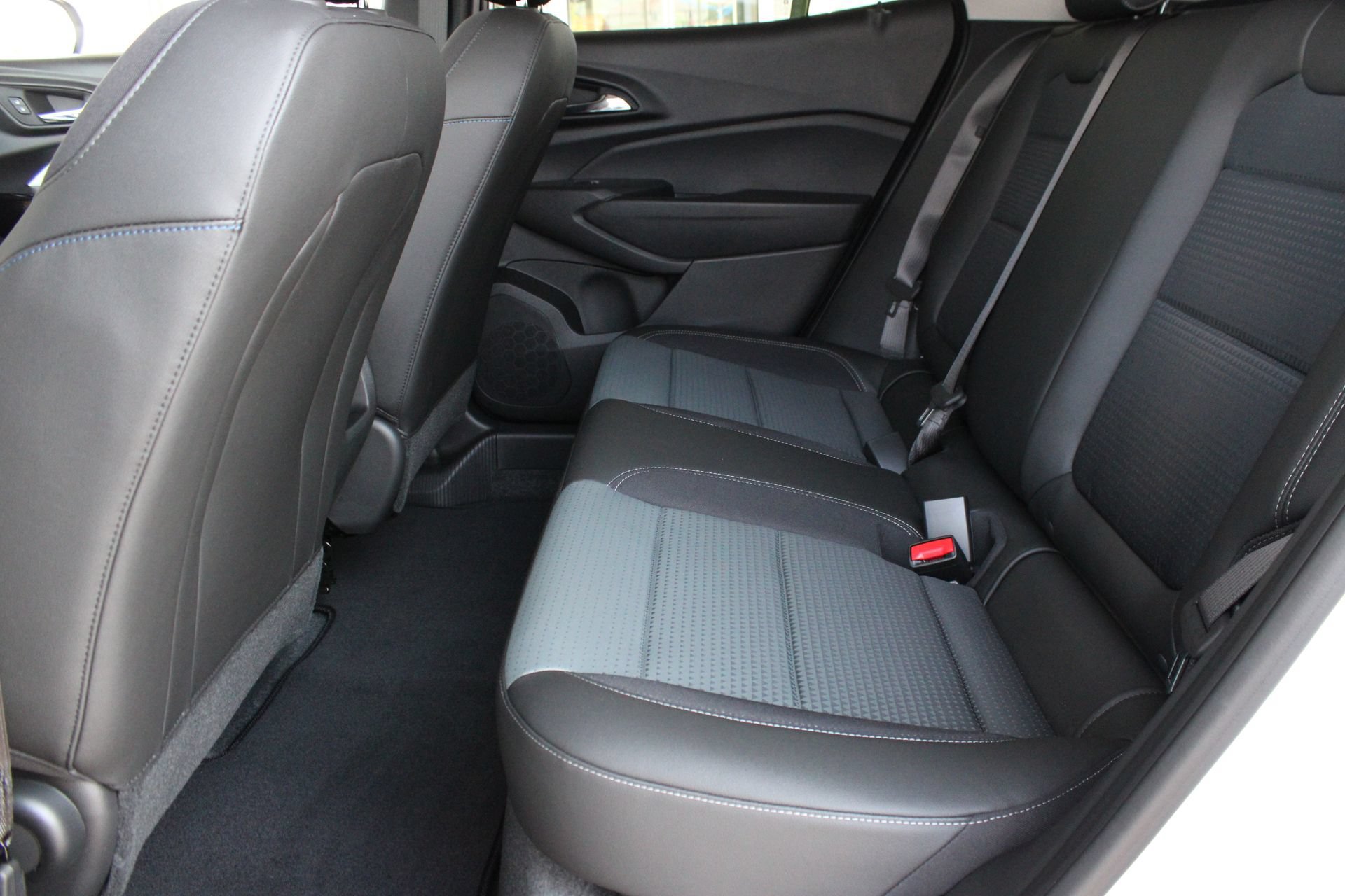 New 2026 Chevrolet Trax LT w/ Driver Confidence Package FWD image 17