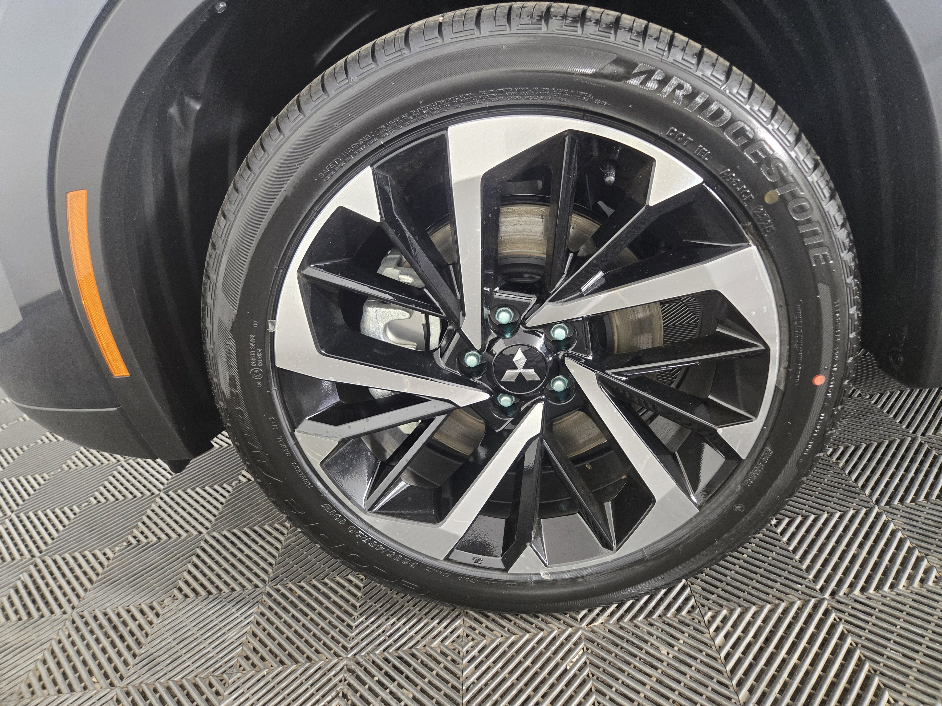 New 2025 Mitsubishi Outlander SE image 35