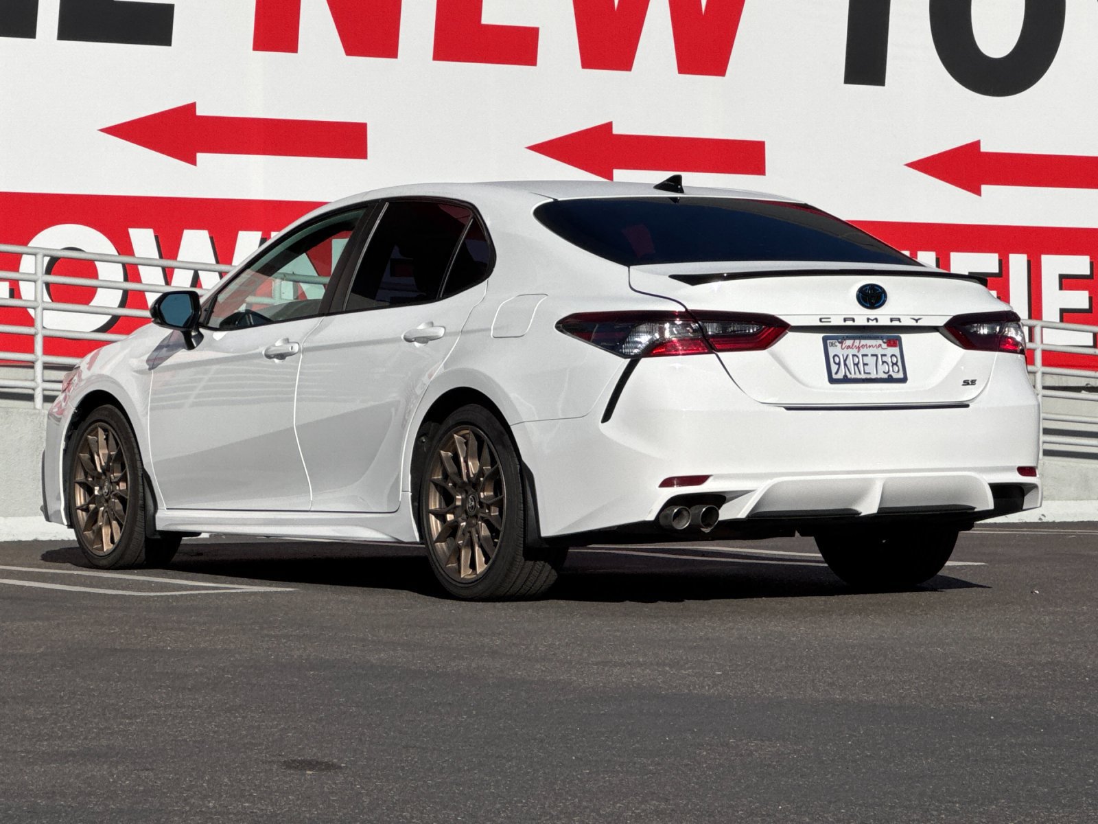 Used 2024 Toyota Camry SE w/ Convenience Package FWD image 3