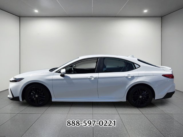 Used 2025 Toyota Camry SE FWD image 2