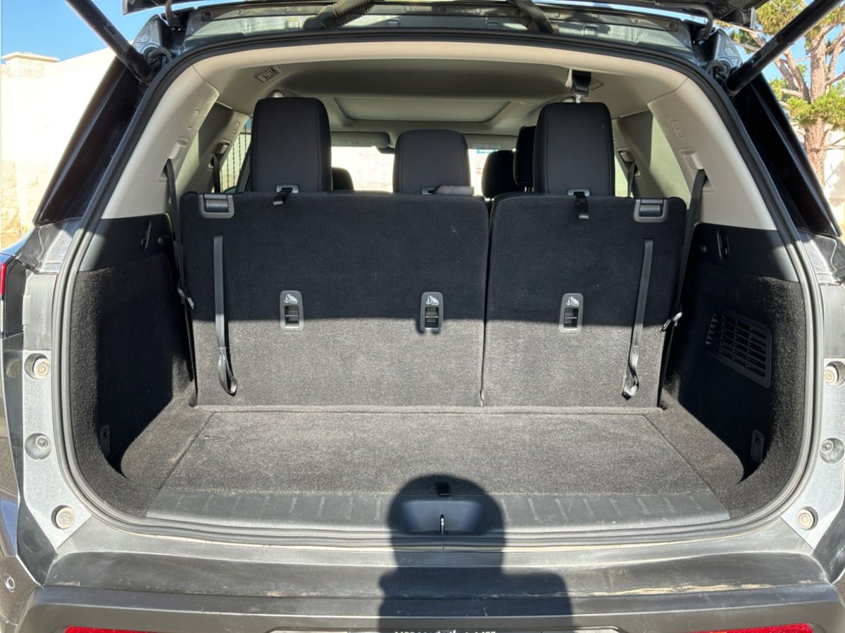 Used 2024 Nissan Pathfinder SV w/ SV Premium Package FWD image 22