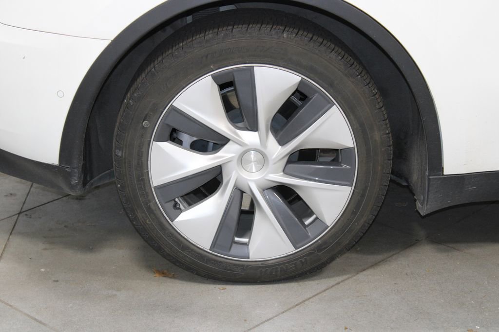 Used 2021 Tesla Model Y Long Range image 12