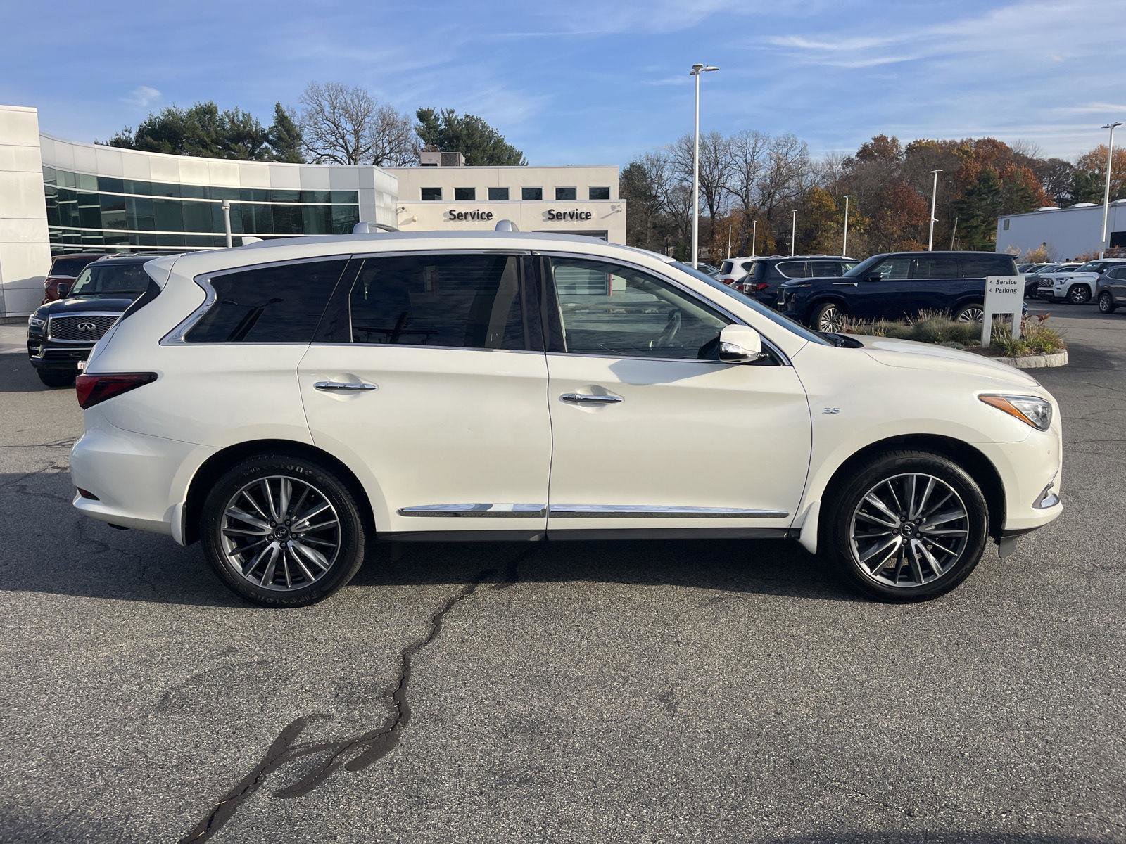 Used 2019 INFINITI QX60 Luxe w/ Sensory Package image 2
