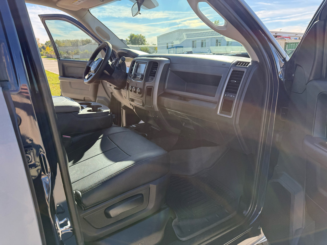Used 2018 RAM 2500 Tradesman w/ Chrome Appearance Group image 21
