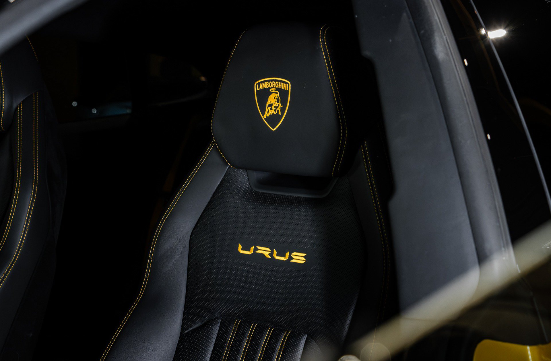 Used 2024 Lamborghini Urus Performante AWD/4WD image 42