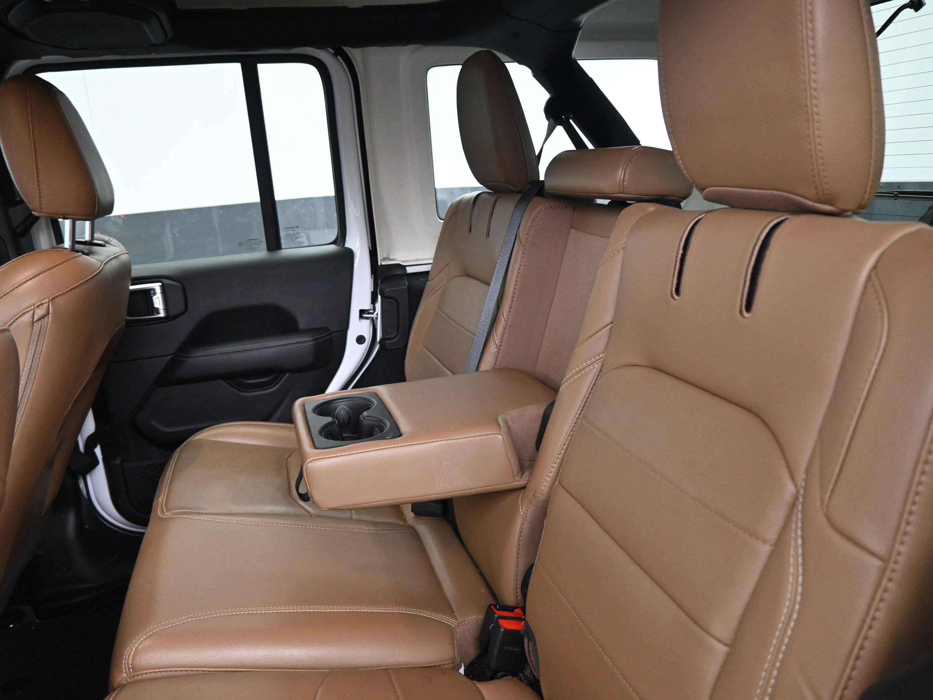 Used 2022 Jeep Wrangler Unlimited Sahara w/ Cold Weather Group image 17