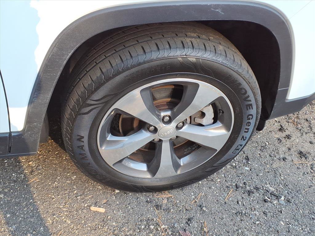 Used 2019 Jeep Cherokee Limited image 8