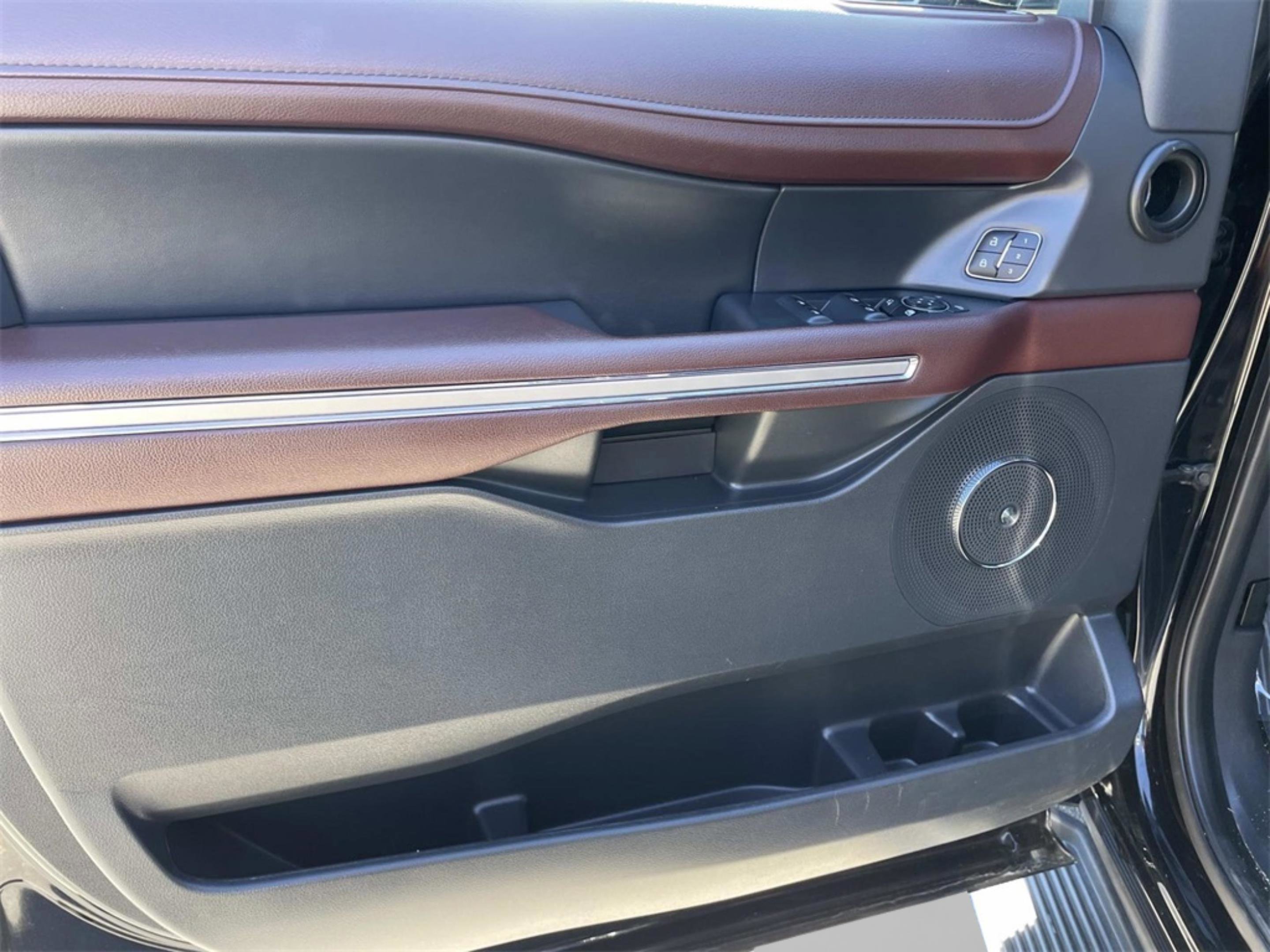 Used 2023 Ford Expedition Limited image 18