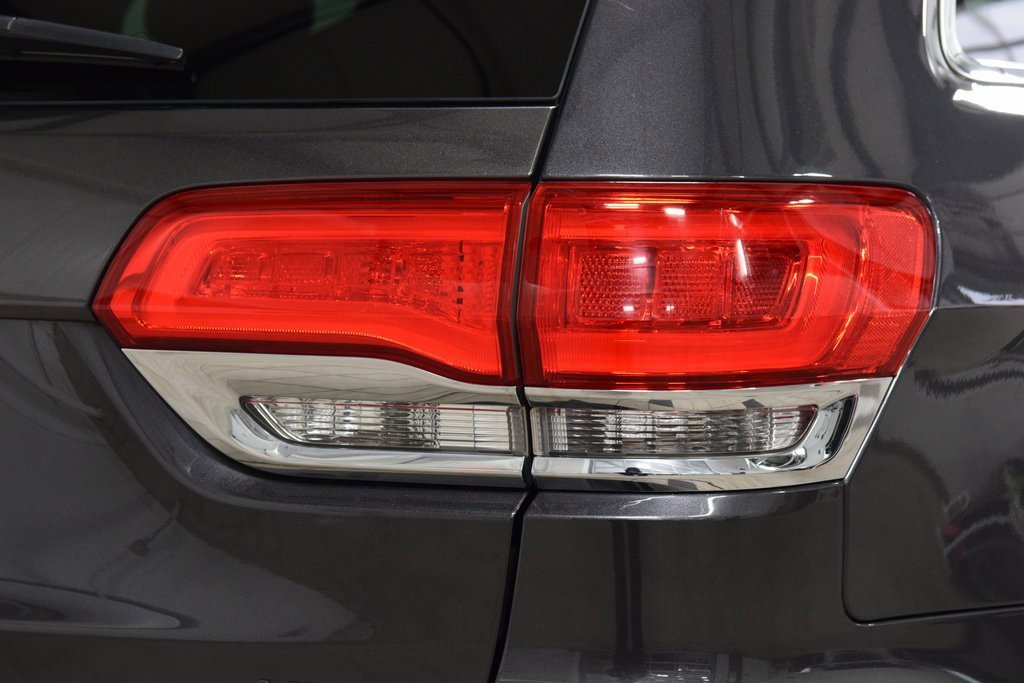 Used 2017 Jeep Grand Cherokee Limited image 19