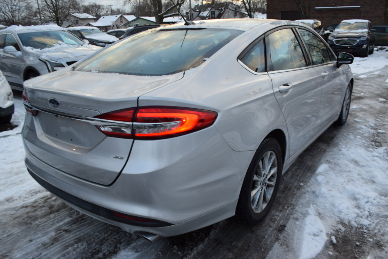 Used 2017 Ford Fusion SE image 5