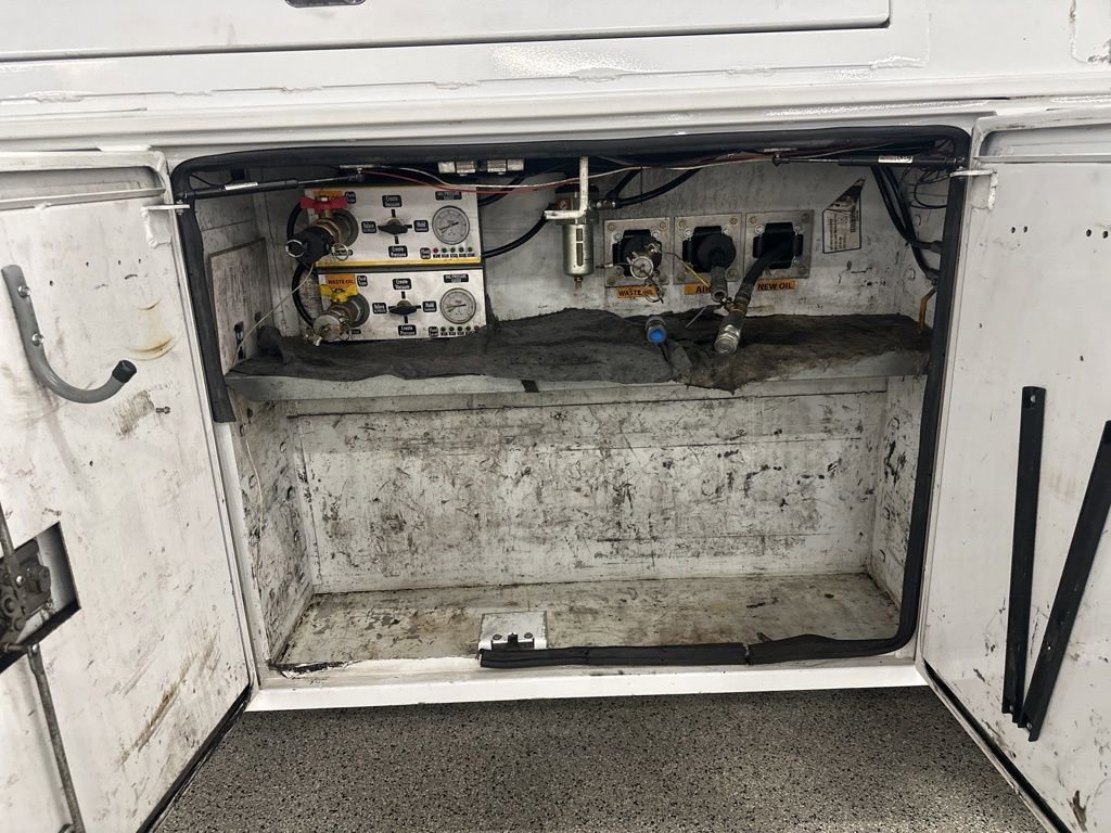 Used 2019 Freightliner Sprinter 3500 w/ Premium Package image 22