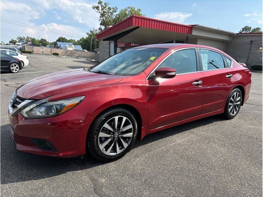 Used 2017 Nissan Altima 2.5 SL w/ 2.5 Technology Package FWD image 3