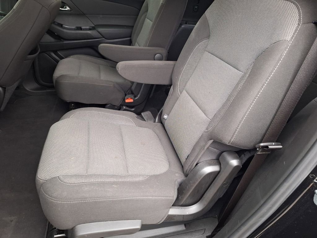 Used 2023 Chevrolet Traverse LT image 21