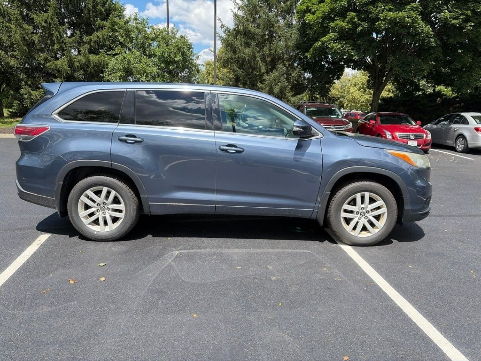 Used 2016 Toyota Highlander LE AWD/4WD image 4