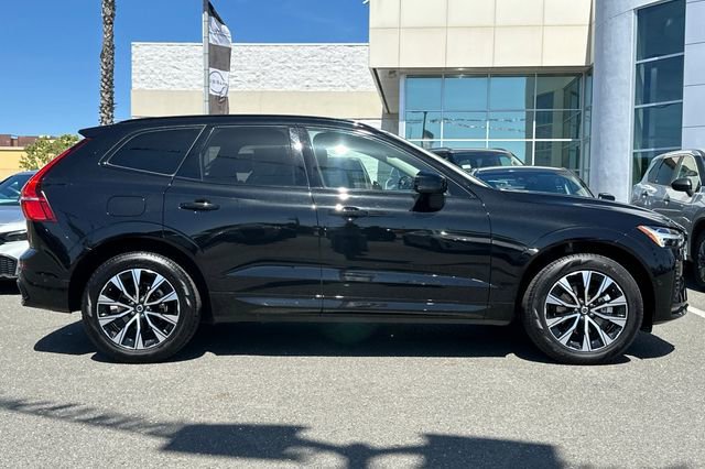 Used 2025 Volvo XC60 B5 Plus image 3