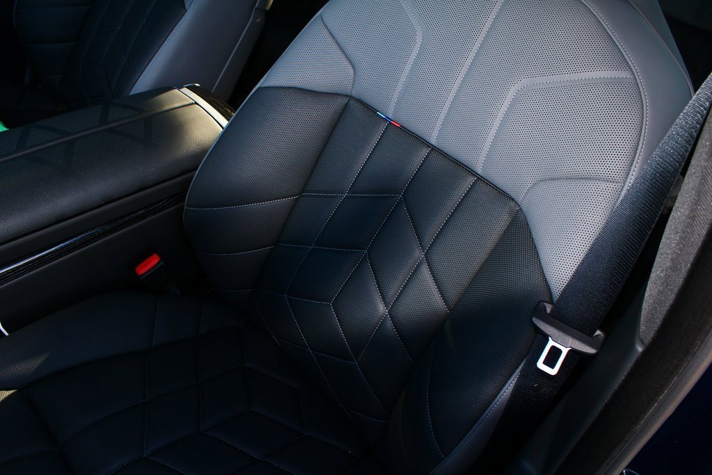 Used 2025 BMW 760i xDrive w/ Executive Package image 6