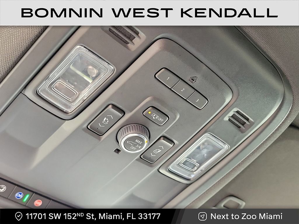 Used 2023 Chevrolet Suburban RST w/ Luxury Package image 23