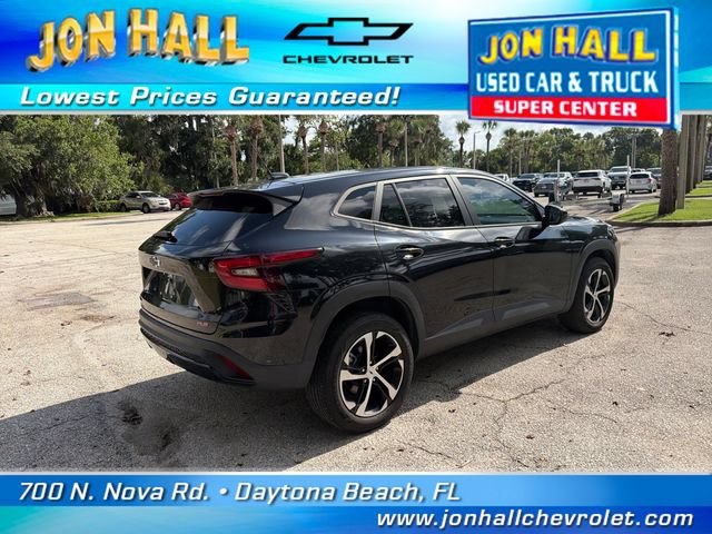 Used 2024 Chevrolet Trax RS w/ Sunroof Package FWD image 12
