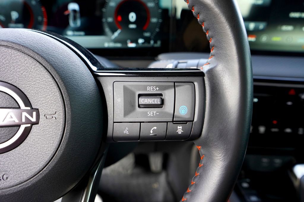 Used 2025 Nissan Kicks SR image 13