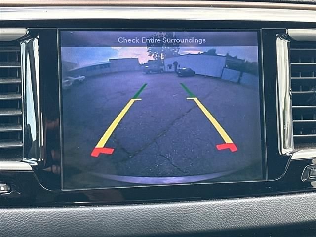 Used 2017 Chrysler Pacifica Touring Plus w/ Tire & Wheel Group FWD image 26