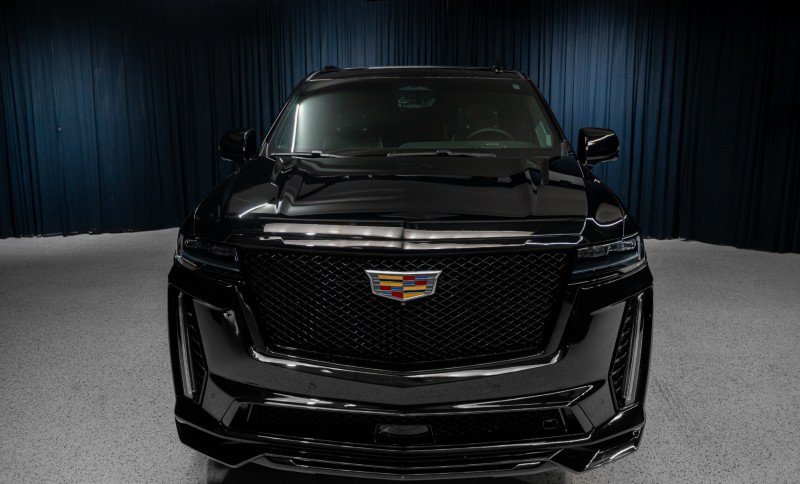 Used 2023 Cadillac Escalade ESV V w/ Heavy-Duty Trailer Package AWD/4WD image 2