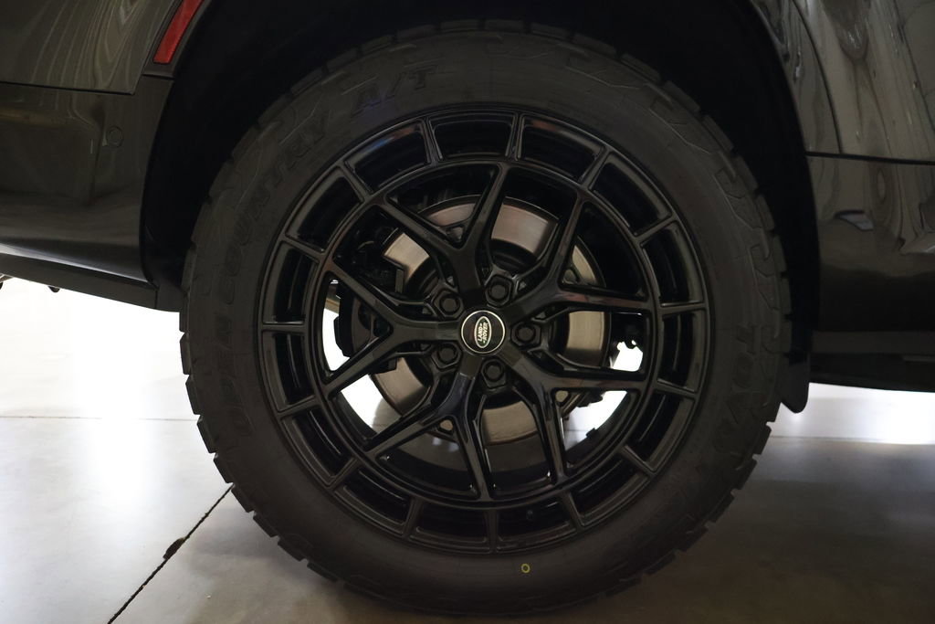 Used 2025 Land Rover Defender 130 V8 image 20