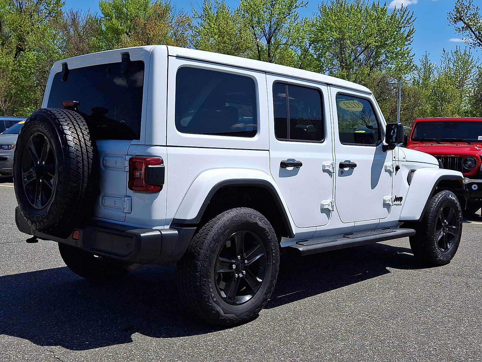 Used 2022 Jeep Wrangler Unlimited Sahara AWD/4WD image 6