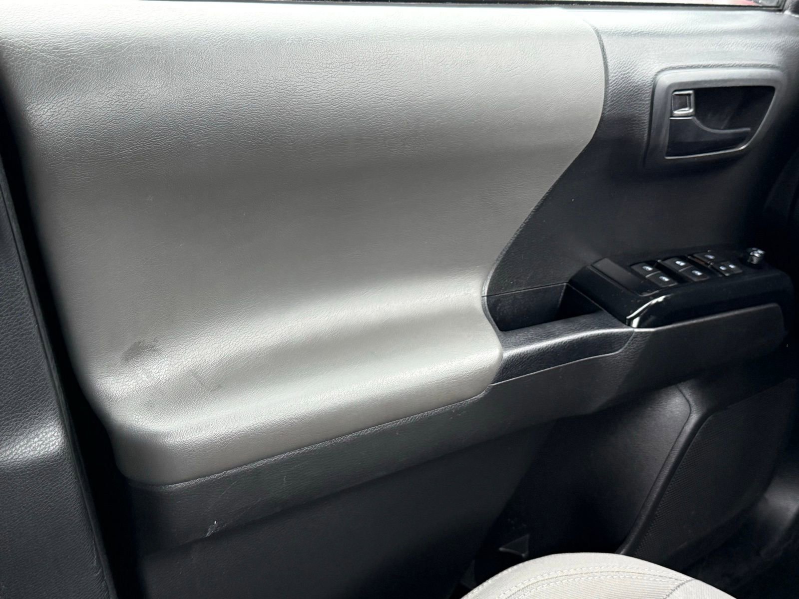 Used 2023 Toyota Tacoma SR AWD/4WD image 31