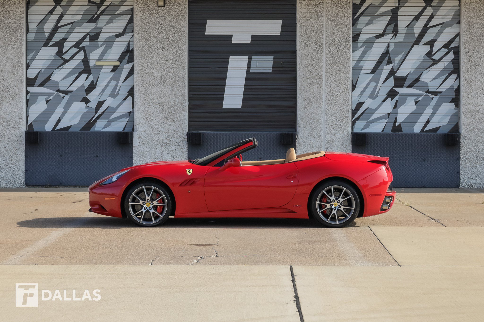 Used 2010 Ferrari California RWD image 1