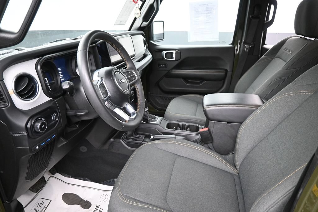 Used 2024 Jeep Wrangler Unlimited Sahara AWD/4WD image 24