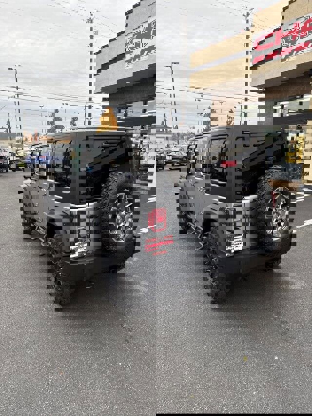 Used 2018 Jeep Wrangler Unlimited Rubicon w/ Connectivity Group image 8