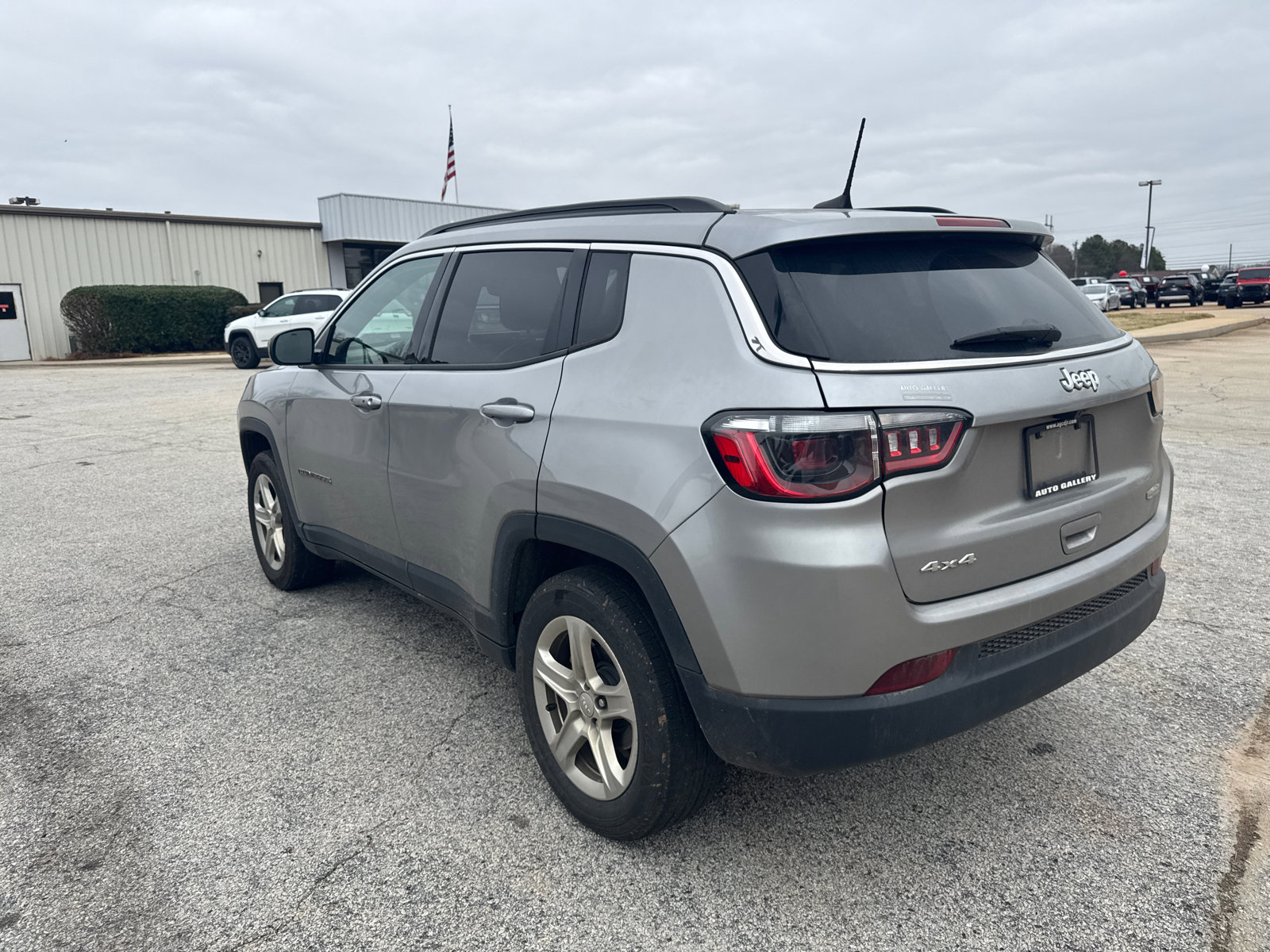 Used 2023 Jeep Compass Latitude image 7